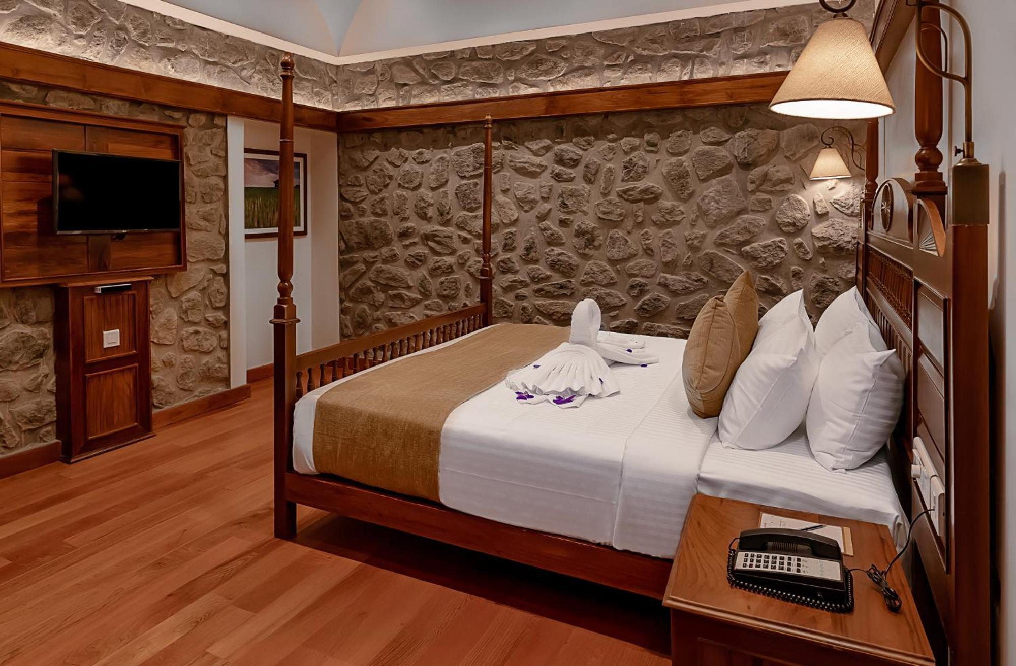 Le Montfort Resort Munnar Exterior photo